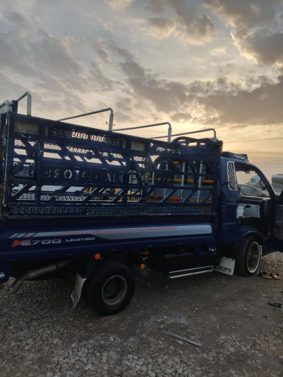 سلام عليكم اخوان سياره للبيع كياه حمل موديل ٢٠١٨ مكفوله كفاله عامه سياره محرك وكير وشاصي مكفولات شرط سنويه جديده رقم قادسيه انكليزي تخم تاير تبريد ثلج مسكر دبلو السعر ١٢٥ وبيه مجال مكان سياره سماوه أكثر الاستفسار نتصال ع رقم ***********
