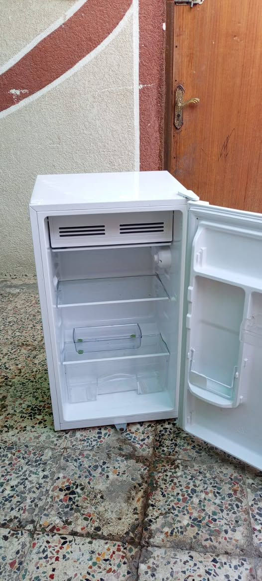 ثلاجه للبيع شغاله شرط الشغل السعر 75 العنوان بصره حيانيه دور الشرطه رقم الهاتف***********
***********
