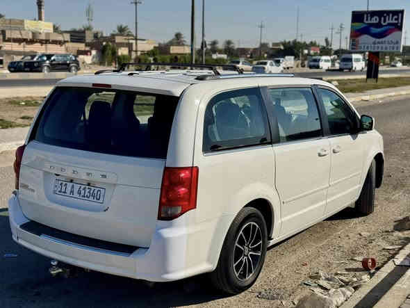 سلام عليكم دوج كرفان 2011 امريكي كلين تايتل بيها صبغ جاملغ خلفي فقط بدون دواخل بدون ايرباك سياره فول مواصفات بوب كهربائي تبريد مركزي جام كهربائي سياره فول ويلكب 16 مكينه وكير ؏َ وضع الشركه ممفتوحات سياره كتلوكات الشركه بيها ماشيه 150 حقيقي السعر (124 ) وبيها مجال قليل ***********
