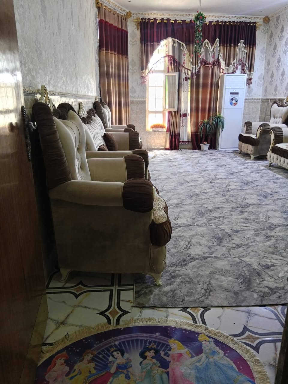 بيت للبيع
كوت فلاحية حي الامام الرضا
المساحة 200
البناء قاط ونص
البيت يطل علئ مربع
التصال علئ رقم
***********
