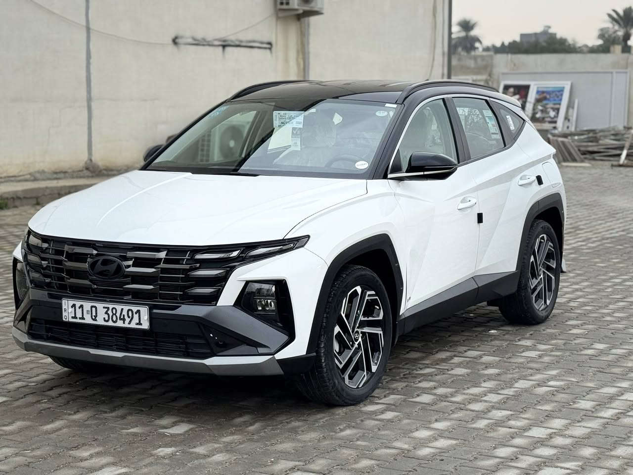 السلام عليكم . توكسان موديل 2025 وارد خليجي تو كلر اخت الزيرو ماشية 10.000 فقط بيهة بارد شبر باب الصدر اثر شخط وممبين ابد وبيهة طخة باب السايق من جوة وباقية على حطتها مواصفات داخل ابيض توكلر شاشة ديجتل كراسي ثنين كهرباء بردات خلفية حساس امامي خلفي بصمة تشغيل عن بعد صندوك كهرباء شاحن واير ليس ويل 19 السعر 228 وبيهة مجال جدا بسيط مكاني بغداد العامرية ***********
