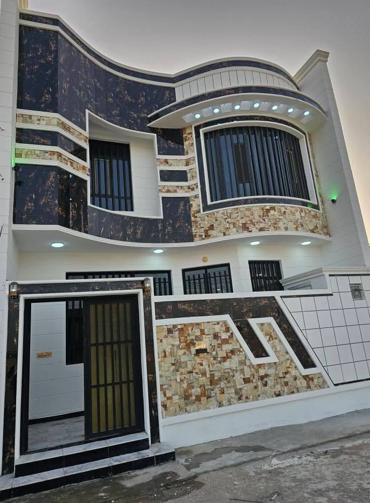 كادر صباغين متفرغ للعمل بانسب الاسعار مستعدين لصبغ الدور والبنايات ومعالجة قضايا الرطوبه وآثارها وتغليف الواجهات الخارجيه والديكورات المنزليه  الخارجية شغل واجهات درجه اولى كافت انواع التصميم واجهات طلس كوبلن لبخ تقطيع ترايش للاستفسار مراسله الصفحه أو ألتصال علئ هاذا الرقم ***********
