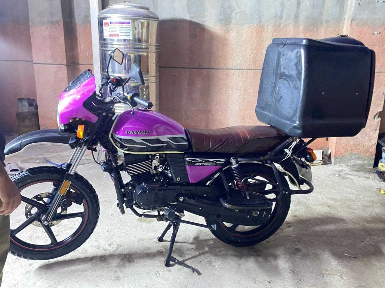 سلام عليكم دراجه دايوان جبلي مديل ٢٣ نازله بل ٢٥ مابيها اي نقص سعر مليونين ٣٠٠ رقم بغداد نكليزي تحويل ثاني يوم لعنوان بغداد البياع رقم ***********
