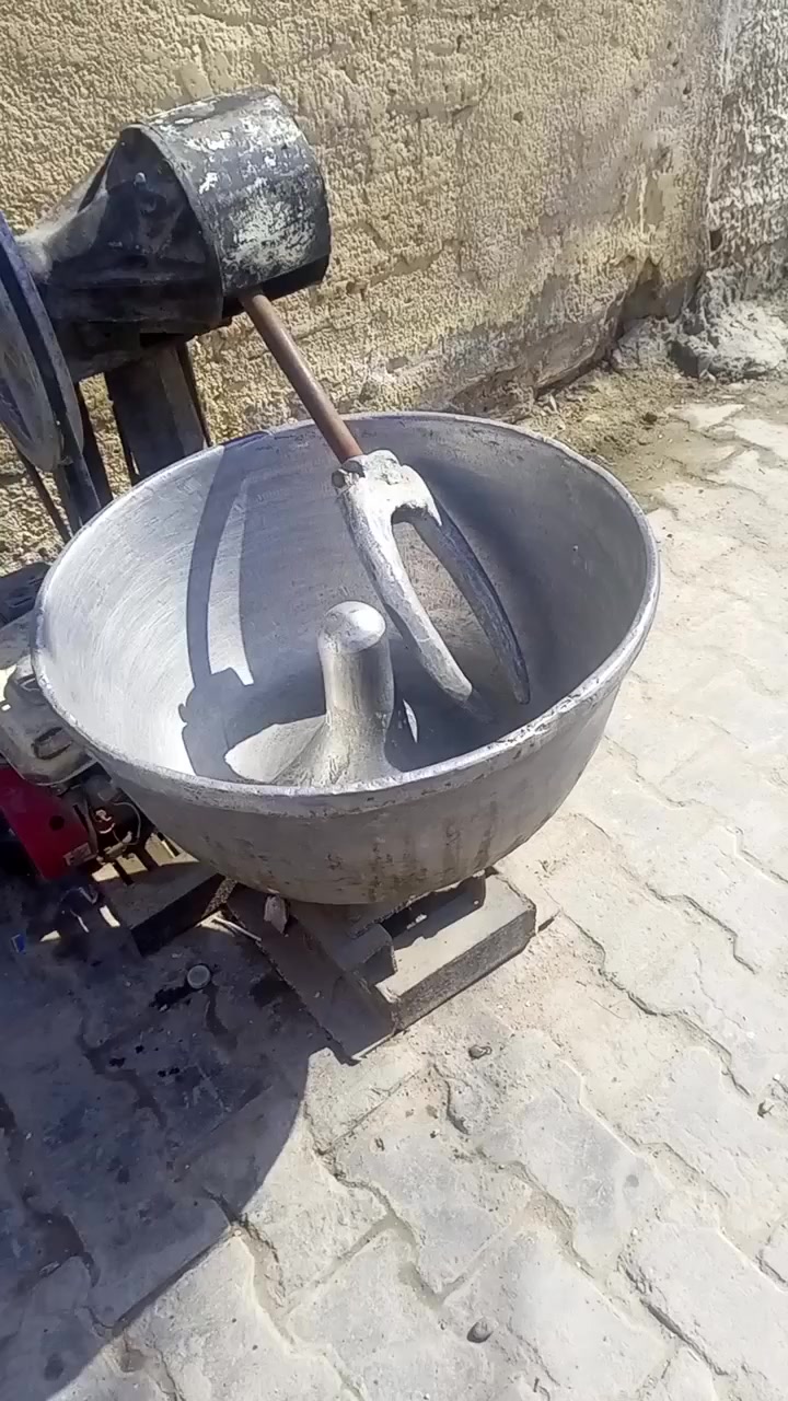 عجانه البيع مابيه شي بس التانكي مالته مكسور ودكمه الي شغل.وطفي الي شغل سعر 125بغداد رقم ***********
