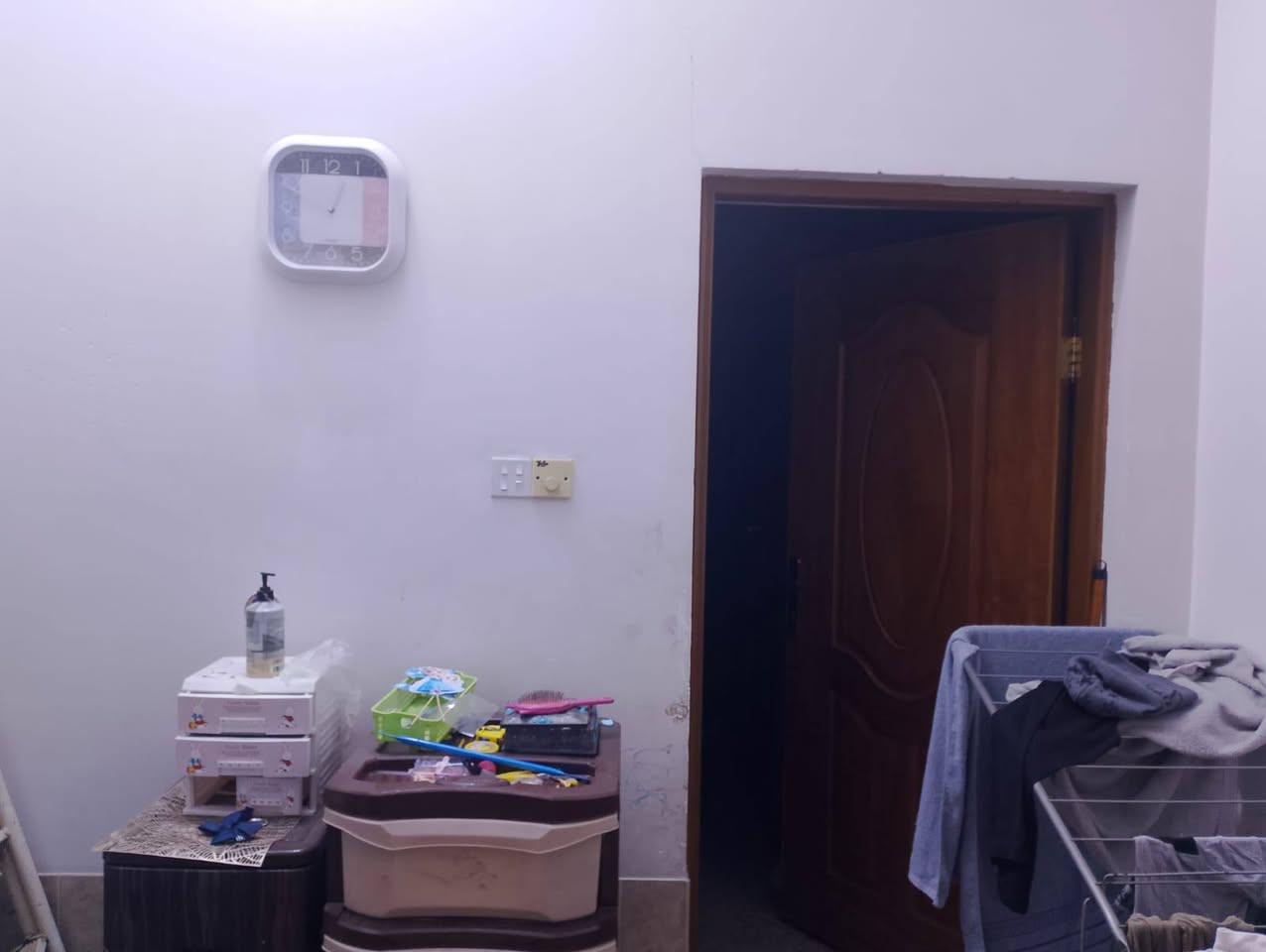 ‏دار للبيع م ١٠٠ طابقين قوس الهندية السعر ١٤٥ وبيه مجال يتكون من ٣ غرف ومطبخ وصاله واستقبال حمام ٣
‏للاستفسار مكتب بركات ام البنين ***********
‏
