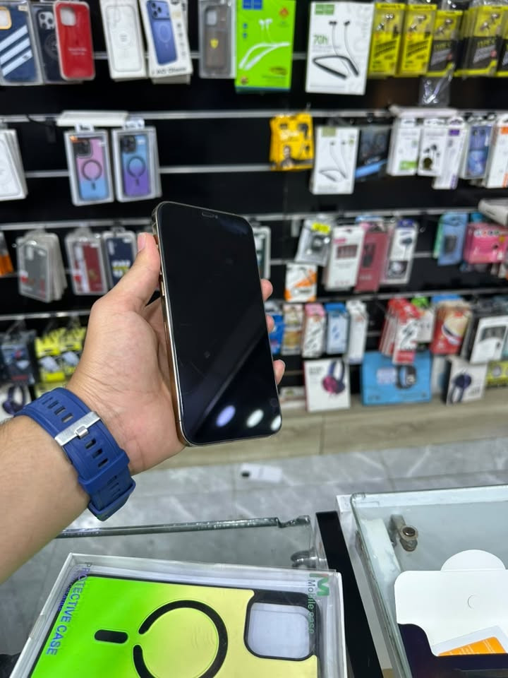 📱 للبيع: ايفون 12 برو ماكس
* الذاكرة: 128GB
* البطارية: 100% (مبدلة أصلية)
* الجهاز: فول شغال (نت، صوت، اتصال)
* الكاميرا: مبدله نوعيه حلوه
* الشاشة: مبدلة نوعية كلش حلوة
* الملاحظة: بصمة الوجه (Face ID) واقفة

🔹 الجهاز نظيف وما بيه أي خلل غير المذكور
🔹 استخدام ممتاز وجاهز للاستعمال

📍 المكان: بغداد – مدينة الصدر
💰 السعر: 275 (نهايته)

📞 الشراي يتصل: ***********
