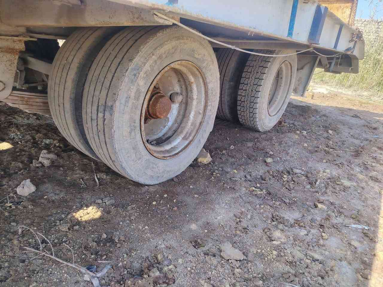 لودر طول ٨وربع وعرض ٣و١٠ سعر 60ورقه تخم تاير ١٧عنوان عماره ***********    ***********
