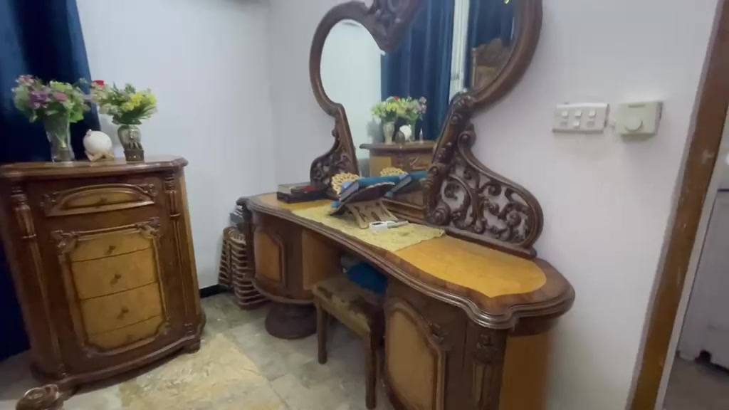 غرفه نوم تركيه نظيفه جداً سبب البيع سفر
التواصل خاص او ***********

