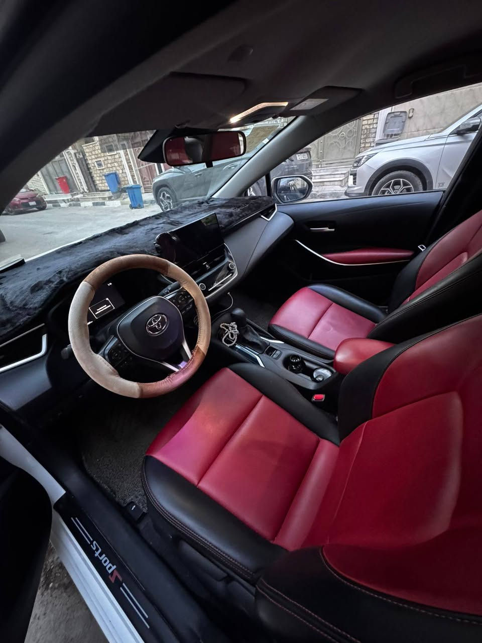 السلام عليكم كورولا هايبرد موديل 2024 
ماشية 18 الف الشكل الخليجي
السيارة مكفولة من الضربة والصبغ  داخل احمر مثل ما موضح بالصور 
مكان السياره بغداد السعر 148 
*********** واتساب ورصيد متواجد
