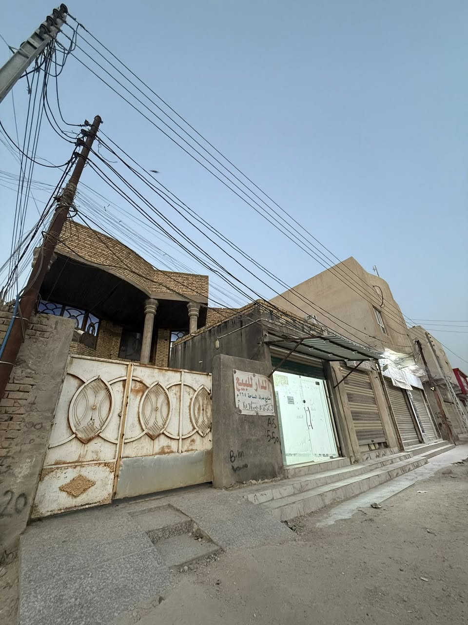 للبيع بيت ركن مميز جداً ✨
📍 الموقع / قرب صيدلية علي هاشم الصفار
وقريب من مدرسة اريدو – شارع الكنازوه السايدين

▪️ المساحة : 264 متر
▪️ الواجهة : 13 متر
▪️ ركن على سايدين
▪️ يحتوي على محلين
▪️ بناء سنة 2013
▪️ طابقين دبل ڤاليوم
▪️ موقع حيوي وراقي مناسب للسكن والاستثمار

السعر فقط للجادين عبر الواتساب 📲
***********
