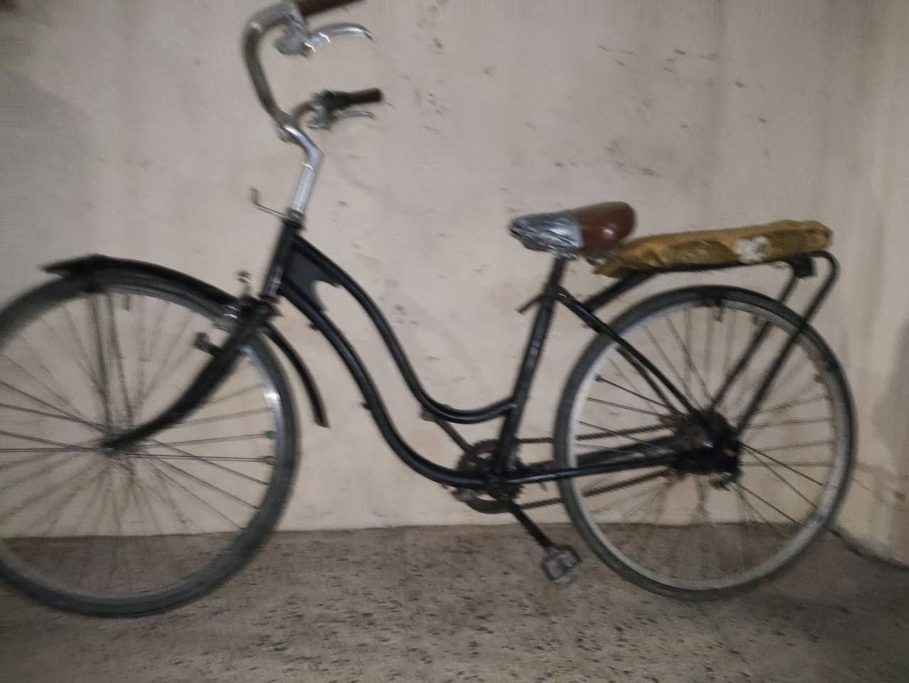 السلام عليكم بايسكل عبدالحليم
لون اسود✅

تايرات جديدة✅

للبيع سعر 55✅

وبينو مجال ✅

مراسله خاص


**إذا كنت صاحب هذا الإعلان وتريد حذفه لأي سبب، رجاءا أرسل رسالة إلى الدعم الفني**