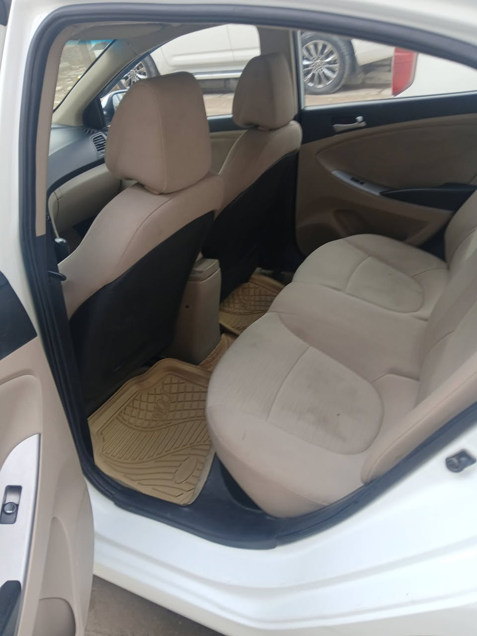 السلام عليكم اكسنت موديل ١٦ مكينة 1600دوش السيارة مكفولة من صبغ وتبديل فول مواصفات فتحة ٥ويلكب لد امامي خلفي    مكينة وكير وصدر وتخم تايرمكفولة السيارة باسمي  السعر ١١٣ المكان الدورة الرقم بغداد انكليزي وهزة جديدة ***********
