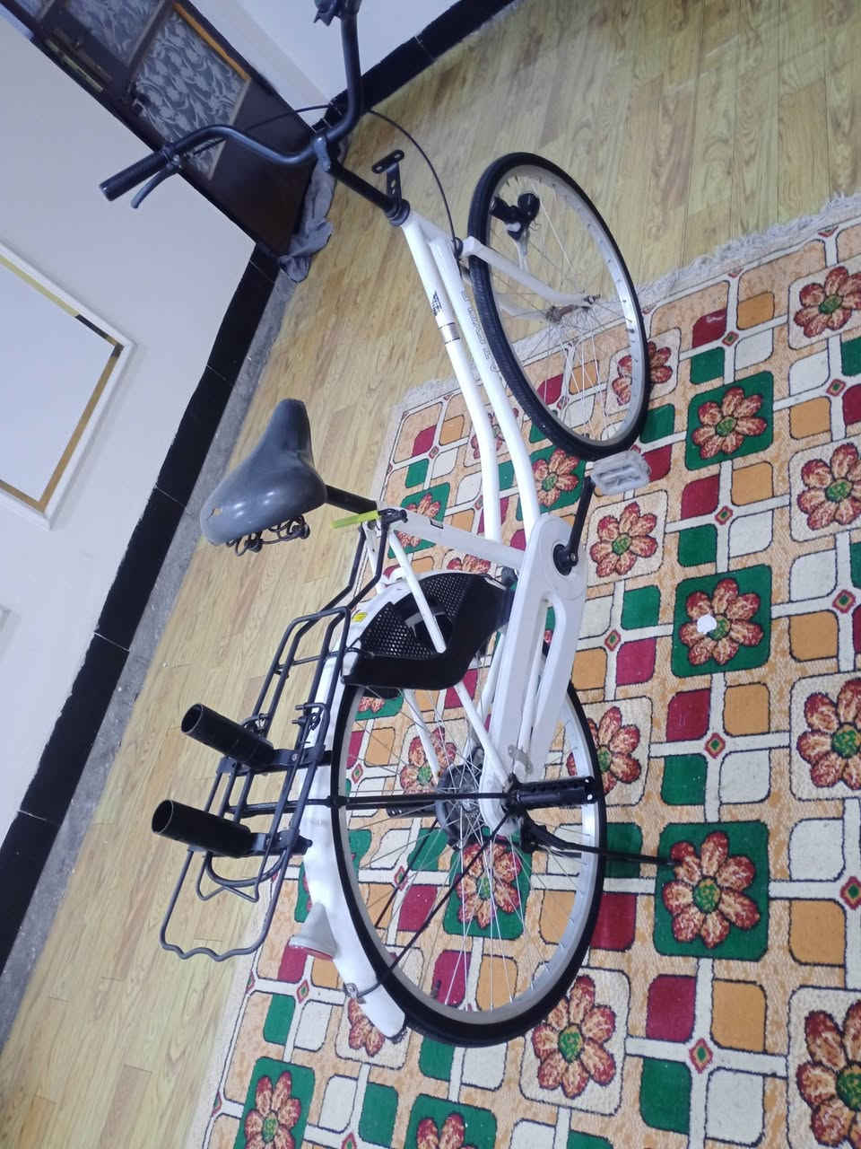 السلام عليكم بايسكل بناتي البيع حجم26 بايسكل بل كارتون ويه 5 حمالات ويه غراض هواي الجاملغ الكدام هوه وأغراضه كامل كله متواجد عله فيس السعر125وبي مجال عنوان مدينه هذا رقمي***********
