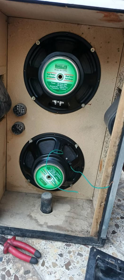 السلام عليكم شباب زوج سماعات ومكسر مونتاربو ابوجنطه  مكفولات من تصليح اوفتح نقاوه ودفع فول السعر ٤٠٠الف قفل العنوان ديالى بعقوبه***********
