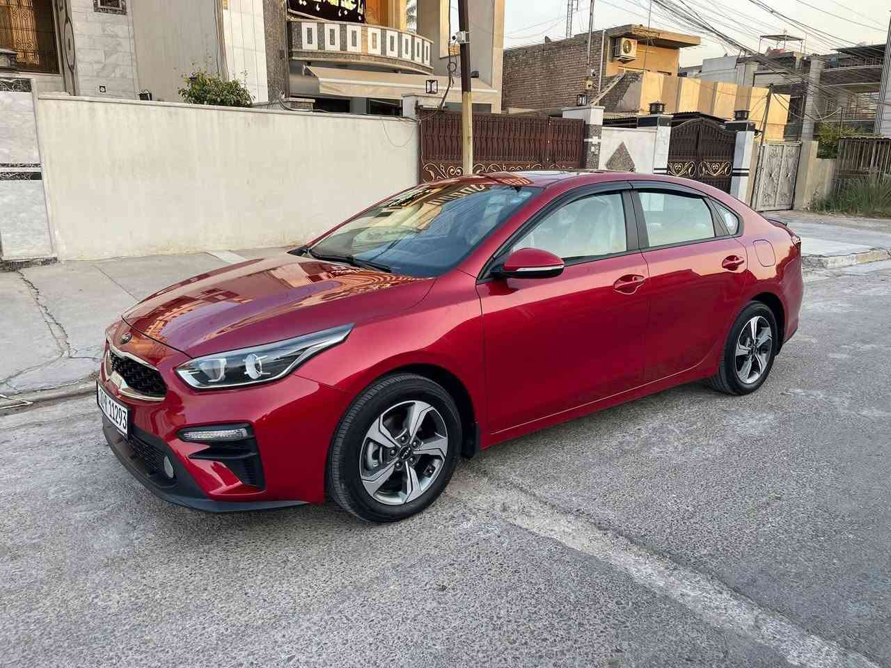 ‏سلام عليكم كيا سيرات راجو موديل 21 ماشية 75 مواصفات فول للأخير بصمة فتحة مرة شفط قطعة تبريد شاشة اصلية كاربلاي بصمة أبواب بصمة الصندوق فول للأخير مواصفات خاصة سيارة مقفولة من الصبغة ومكانها بغداد سعرها 155 رقم أربيل الجديد سنوية جديدة وهذا جديدة
***********
