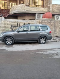 ٢٠٠٩ • ٧ ركاب • فتحة سقف
