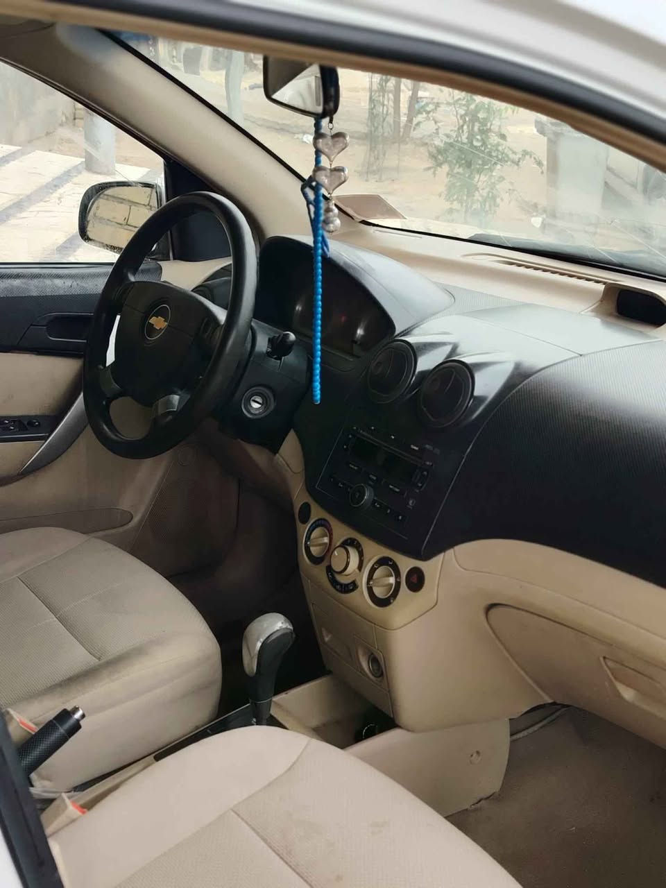 السلام عليكم اڤيوو خليجي اللبيع محرك مفتوح مو مسكر سيارة حلوة مالت جناي تحويل ثاني يوم السيارة بااسمي وكير ومحرك وتخم تاير وحدادية بالجيس 
الضرر مبدل باب السائق  بدون ضرر داخلي مع وجود بارد خفيف في الجاملغ الخلفي   السعر 65 وبيه مجال الطيبين  رقم *********** العنوان ذي قار مركز المدينه Singapore
