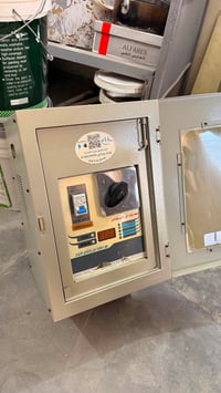 رافعه شركه الحضارة مستخدمه شي قليل نضيفه مابيها اي عطل 15watt للبيع ⬇️...