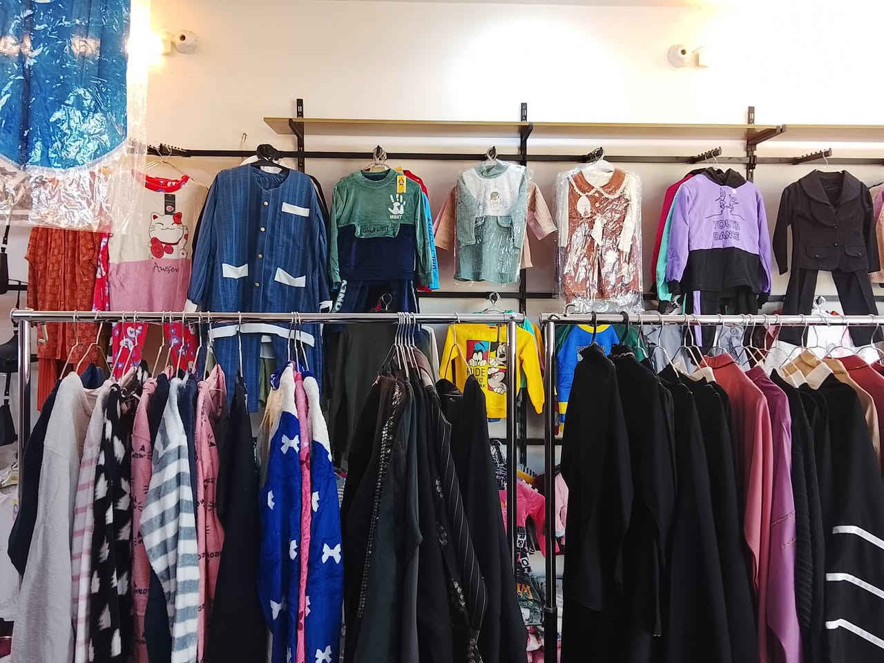 المحل للبيع بسعر مناسب الاتصال
***********
