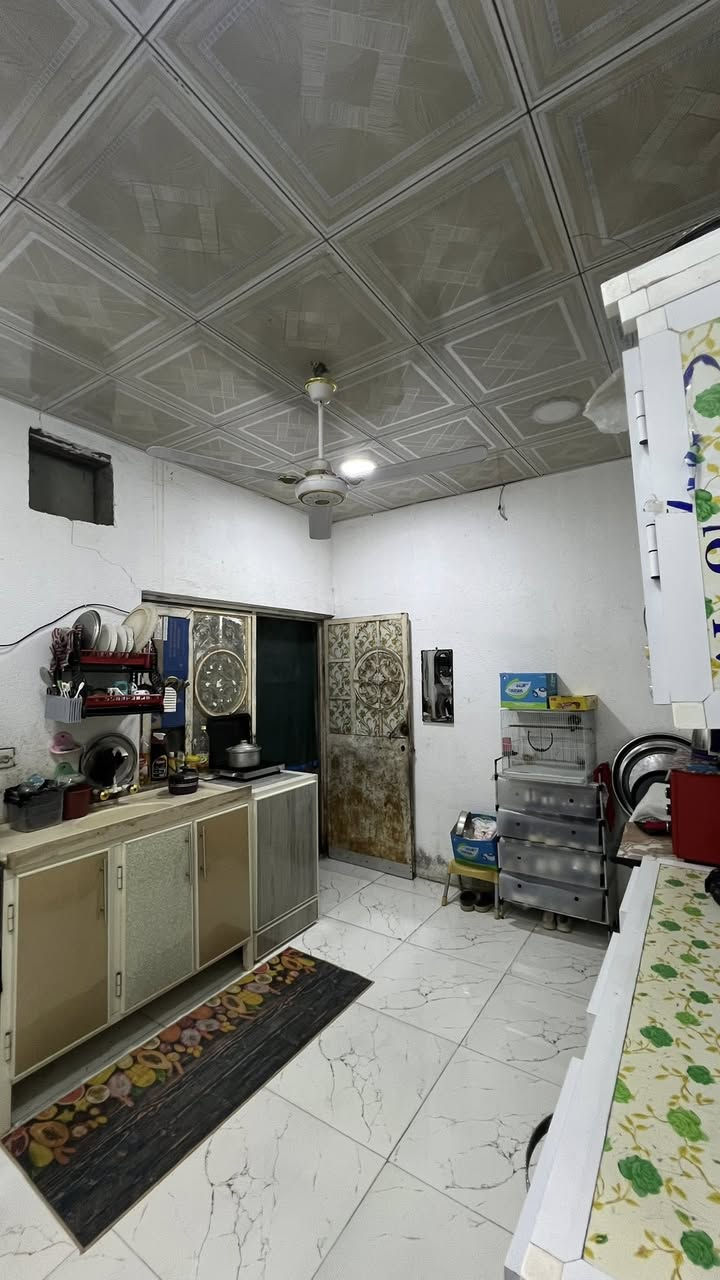 ‏دار وقف السني مساحته 150 متر في منطقة كوت ثويني مقابيل جامع خديجة طريق أبو الخصيب يحتوي من الداخل على غرفتين غرفة كبيرة وغرفة صغيرة للأطفال ويحتوي على طارمه مساحتها جيده جدا وصحيات خارجية وداخلية وعلى ديوان مساحتها كبيرة البيت كامل من جميع النواحي عدد سقف السندوتش سعر البيع 35 الدار وقف سني تابعة للوقف ومضمون واقفون من جميع النواحي للاستفسار *********** |#زين_المنصوري
