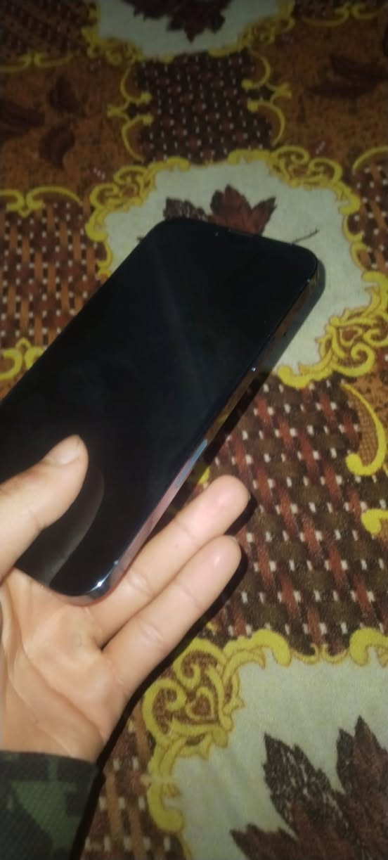 ايفون 13 برو ماكس  امريكي ذاكره 256 بطاريه مرفوعه فقط باقي مكفول  بطاريه 91  السعر 750 بي مجال *********** وتساب مكان كربلاء
