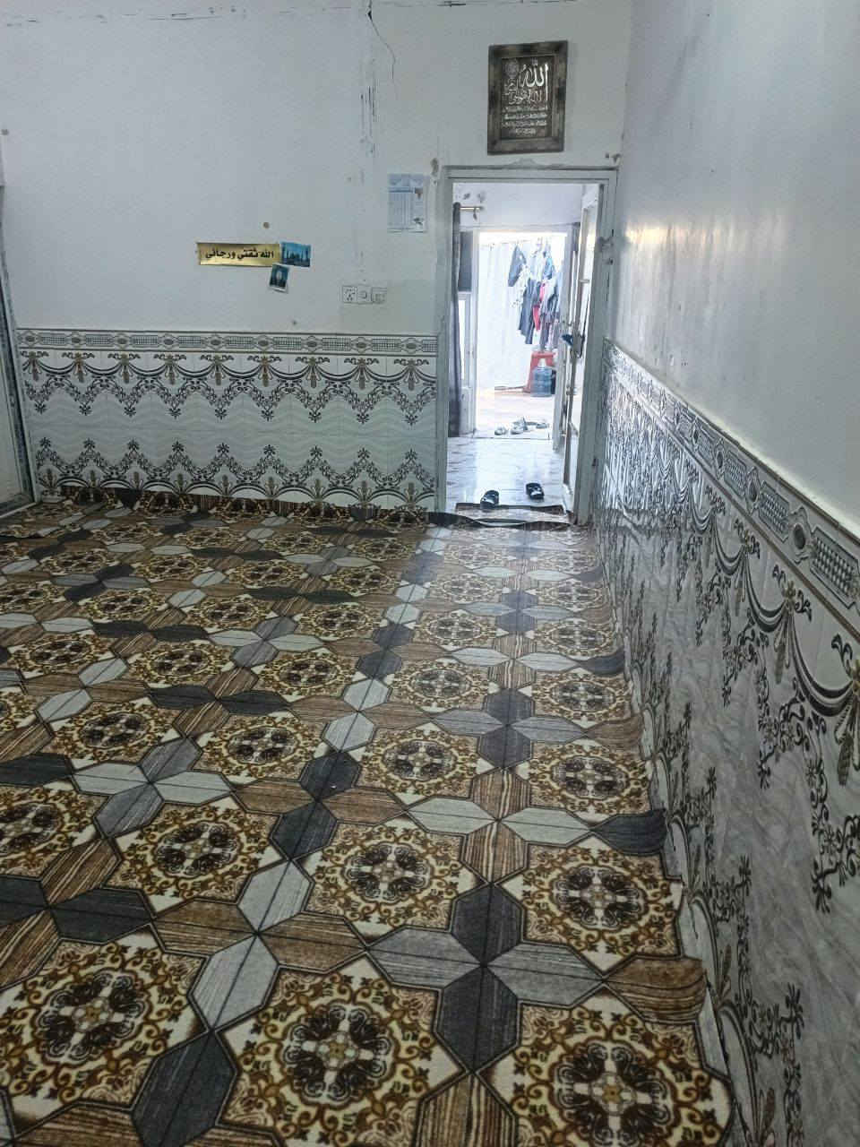 السلام عليكم 
دار 100 متر للبيع الاساس صب بناء بلوك سقف عكاده يحتوي على غرفه او صاله او مطبخ واستقبال او صحيات داخليه او خارجيه 
السعر (32)مليون او بي مجال
 العنوان: النجف الاشرف / شار ع المعمل  /فرع مخبز الشاكرين
للاستفسار 
***********
***********
