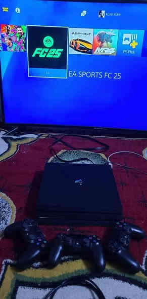 بلي فور برو مهكر 1 تيرة سعره ٢٧٠ الف نهايته بدون عمولة بي ٥ العاب  ويا ٣ يدات شغالة ومكفول من كلشي عطل وفتح جديد وذا مفتوح او بي شي  فلوس كروتك ترجعلك جديد الجهاز ........ ملاحضة اني مندوبة هذا رقم ***********  صاحبه
