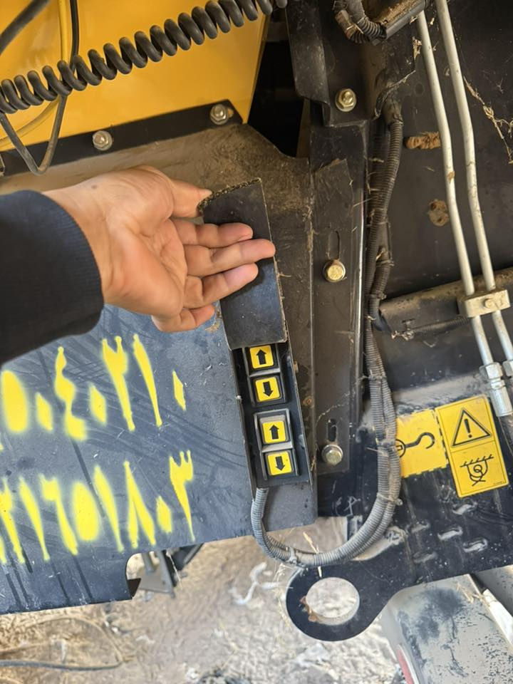 السلام عليكم للبيع حاصده2025 فول مواصفات اخت الزيرو خمسه بلم تاير حرفش سرد كهربائي ساعات العمل350ساعه  السعر175 وبيها مجال/***********
