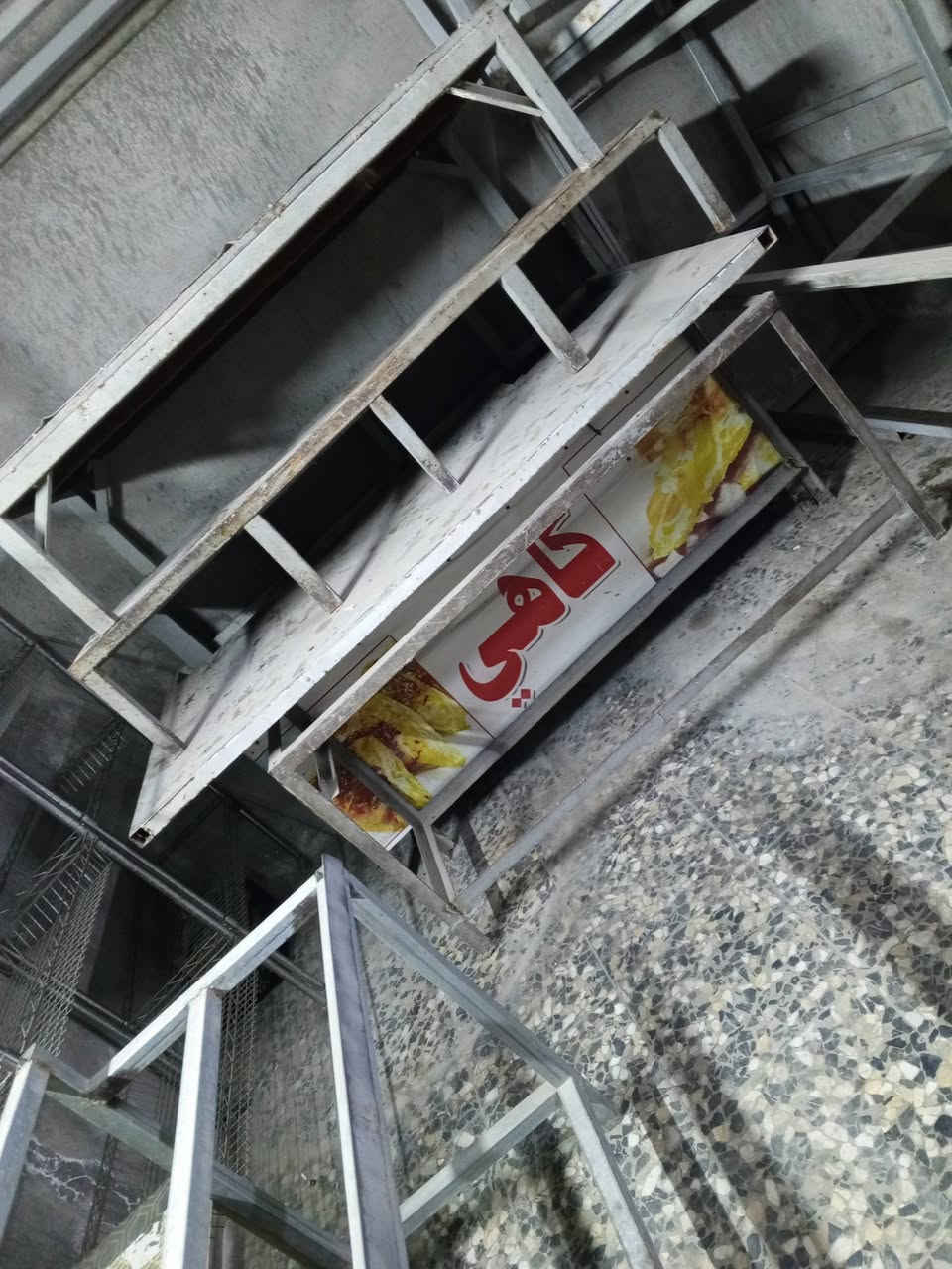 السلام عليكم متاح غراض للبيع..
السعر الميز الواحد 40 الف
 واذا الكل سعر الميز الواحد 30 الف //شلع.. 
اي شي يعجبك مكاني بغداد مدينة الصدر رقم الهاتف.. ***********
