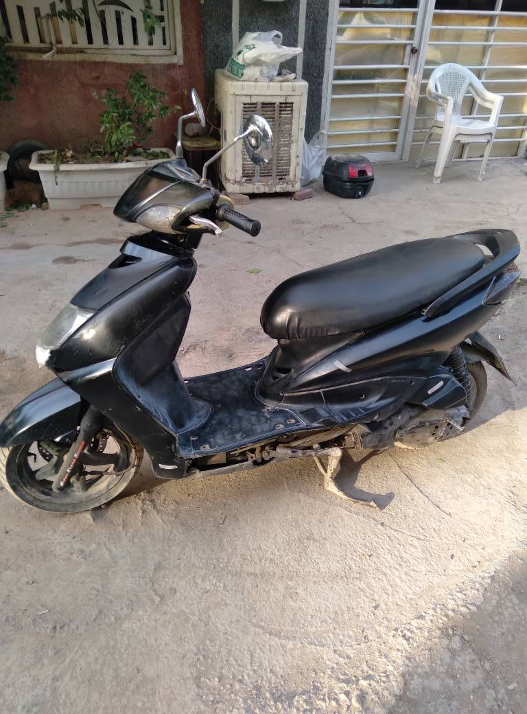 سكنس نثية محرك ناعم كهربائيات كامله اعتقد صالنصه رياضي لان صوت بطحه بل شلعه اما هي واكفه خرسه نكره سلف وهندر نقصها زوج ترايش ب ١٠ الاف الجدد وكسر جوه الايت صغير السعر ٣٥٠ ،، العنوان اعظمية السبع ابكار قرب جوهرة لبنان ***********
