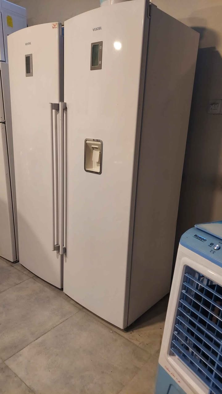 ثلاجة فيستل مع مجمد عامودي فيستل منفصل 
انفيرتر حديث القطعتين يعملو ن في انبير تقريبا وضع الشركة استخدام جدا قليل 
السعر ٥٢٥٠٠٠ سعر قطعة وحدة في هذآ الموديل 
معرض صفاء العباسي القوسيات طريق دهوك قرب مول ياسمين النعيمي 
***********
*********** موصل, نينوى

