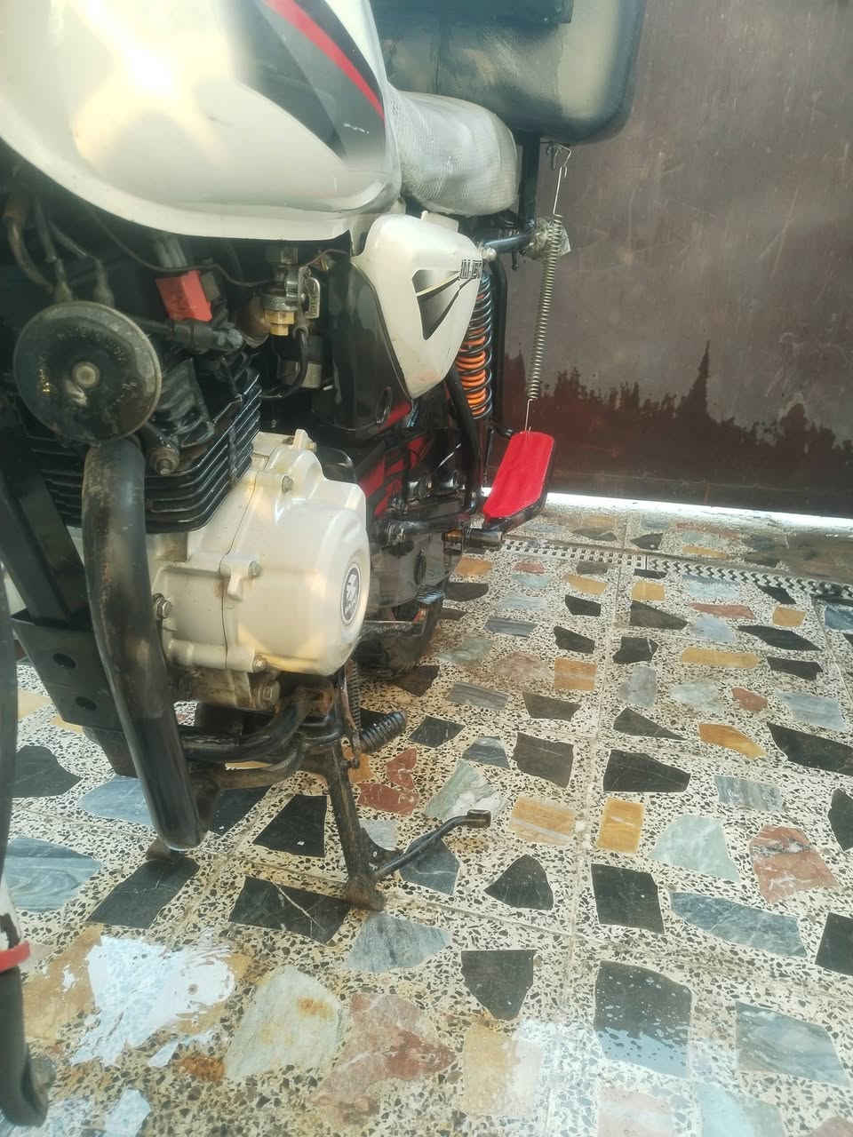 بوكسر كلاسك موديل ٢٠ للبيع
الدراجه خير من الله بس بيها بدايه خيط تبخير
ويرادلها تاير خلفي والدوسه مالت الاستان الصفح طاكه بس موجوده يرادلها لحيم أوراق موجوده كامله اصليه
ماشيه ٢٩ الف لان جانت بلحجز تقريبا سنتين ونص محجوزه
     سعرها مليون و٥٠ الف وبيها مجال للشراي يدلل
مكاني بغداد الزعفرانيه علما الدراجه تنباع بدون صندوق
***********
