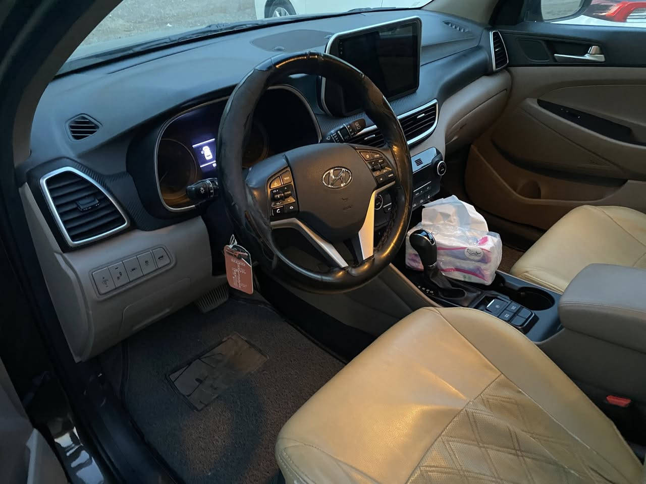 السلام عليكم
توسان 2020
وارد امريكي
حادث سرقة جاملغين فقط
السياره مكفوله كفاله عامه
المواصفات 
بصمه 
سايد بريك بصمة
جنطة كهرباء
تحديد مسار
نقط عمياء
شاحن واير ليس
المكان بغداد
السعر 170$
الرقم:***********
