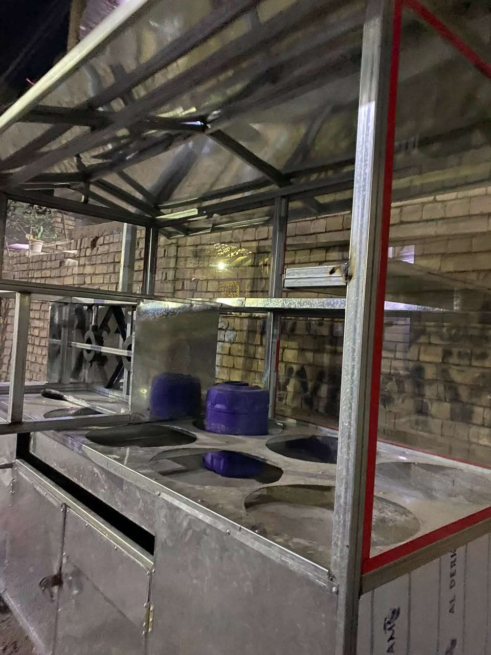 عربانة للبيع مكاني بغداد ابو دشير تفصال جديد للبيع لعدم التفرغ مع طباخ اثنين عيون للاستفسار على هذا الرقم ***********

