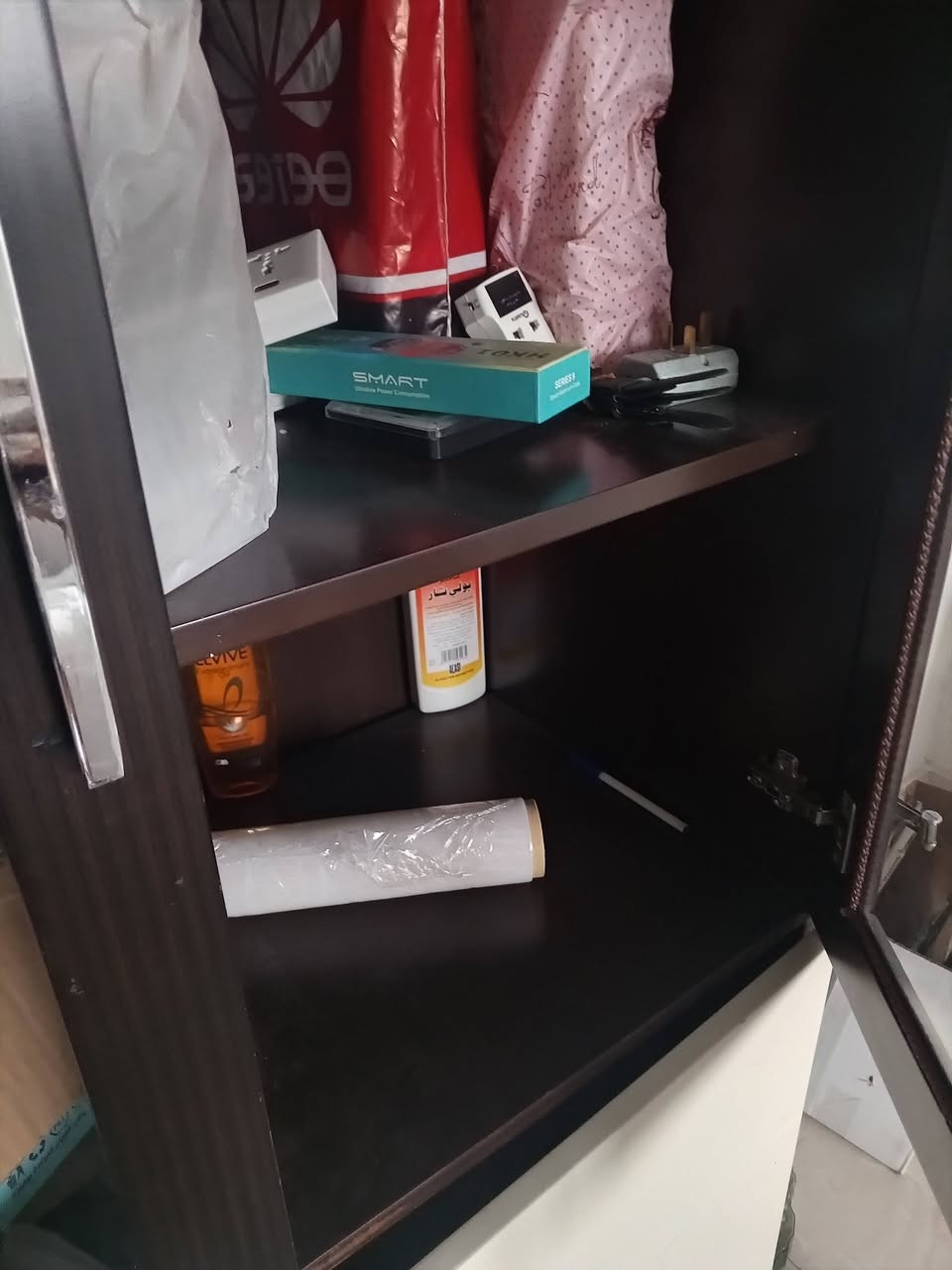 للبيع اغراض منزل مستعملة كل صورة وعليها سعرها 
للتواصل ماسنجر او واتساب ***********
