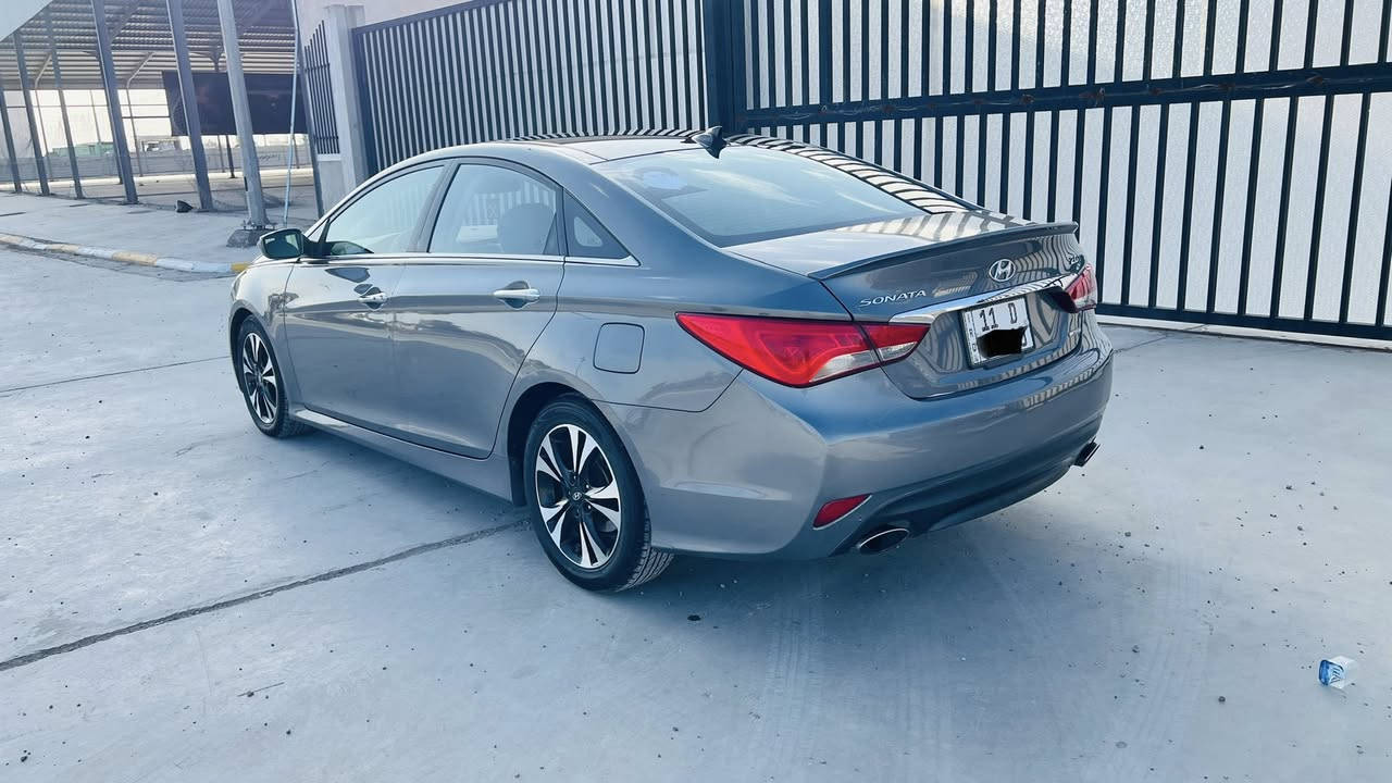 تحيه طيبه…❤️
سياره للبيع نوع هونداي سوناتا 
موديل ٢٠١٤ 
رقم بغداد حره باسمي سنويه ولوحات وهزه جدد دولي مشروع وطني 
لون رصاصي 
.
وارد امريكي حادثها جاملغ وبنيد فقط والباقي مكفول 
.
مواصفات فول 1/1 لمتدد للاخير 
مكينه ٢٠٠٠ تيربو طيران ✈️
كير اوتوماتيك+ عادي 
بصمه تشغيل+ابواب
شاشه كبيره بلاديه 
كامره 
كشنات جلد 
كشنات كهربائيه 
تبريد وتدفئه كشنات 
تحكم ستيرن جهتين 
فتحه بانوراما 
دبل صالنصه 
رادار جانبي 
تبريد امامي وخلفي 
ماشيه ٩٢ الف فقط حقيقي 
وسعرها ١١٦ وبيها مجال بسيط بعد المعاينه 
ومكانه بالكوت مركز المدينه 
وهذا رقمي ***********
