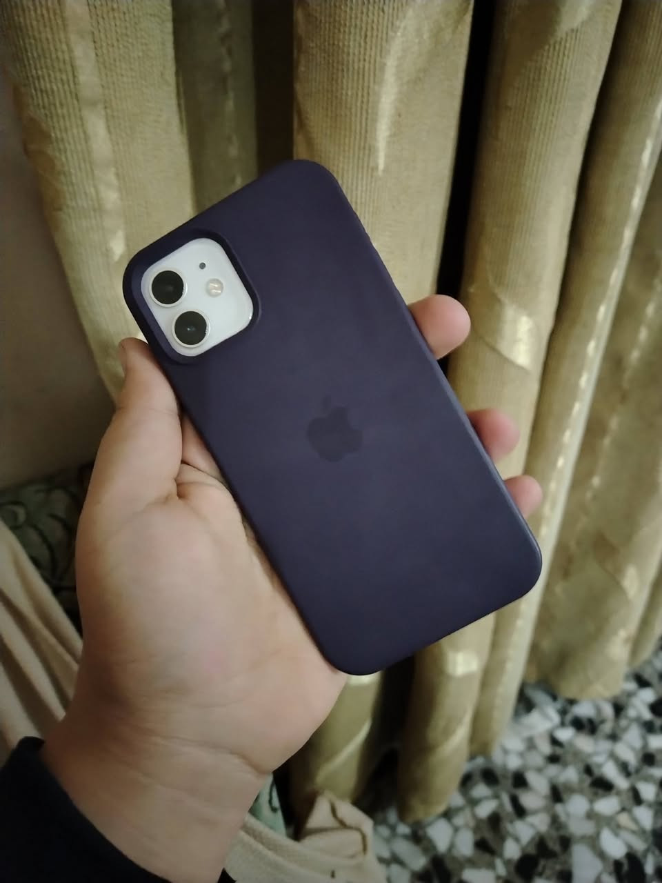 للبيع ايفون 12 عادي 128 مبدل بطاريه او كمرت شغالات جهاز كله شغال فيس ايدي واكف ما بي اي خلل بس نقطه بل شاشاه ما مبينات بس للثقه سعر 175 او بي مجال مكاني حله شارع المهندسين رقمي ***********
