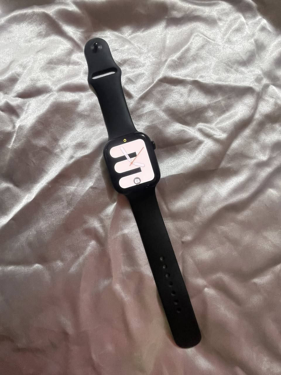 ساعه ابل الجيل العاشر الحجم ٤٦ اخت الجيده شخط مابيه البطاريه ٩٨ الذاكره ٦٤ ملحقات الاصليه 
السعر ٤٢٥ الف وبيه مجال بسيط 
***********
