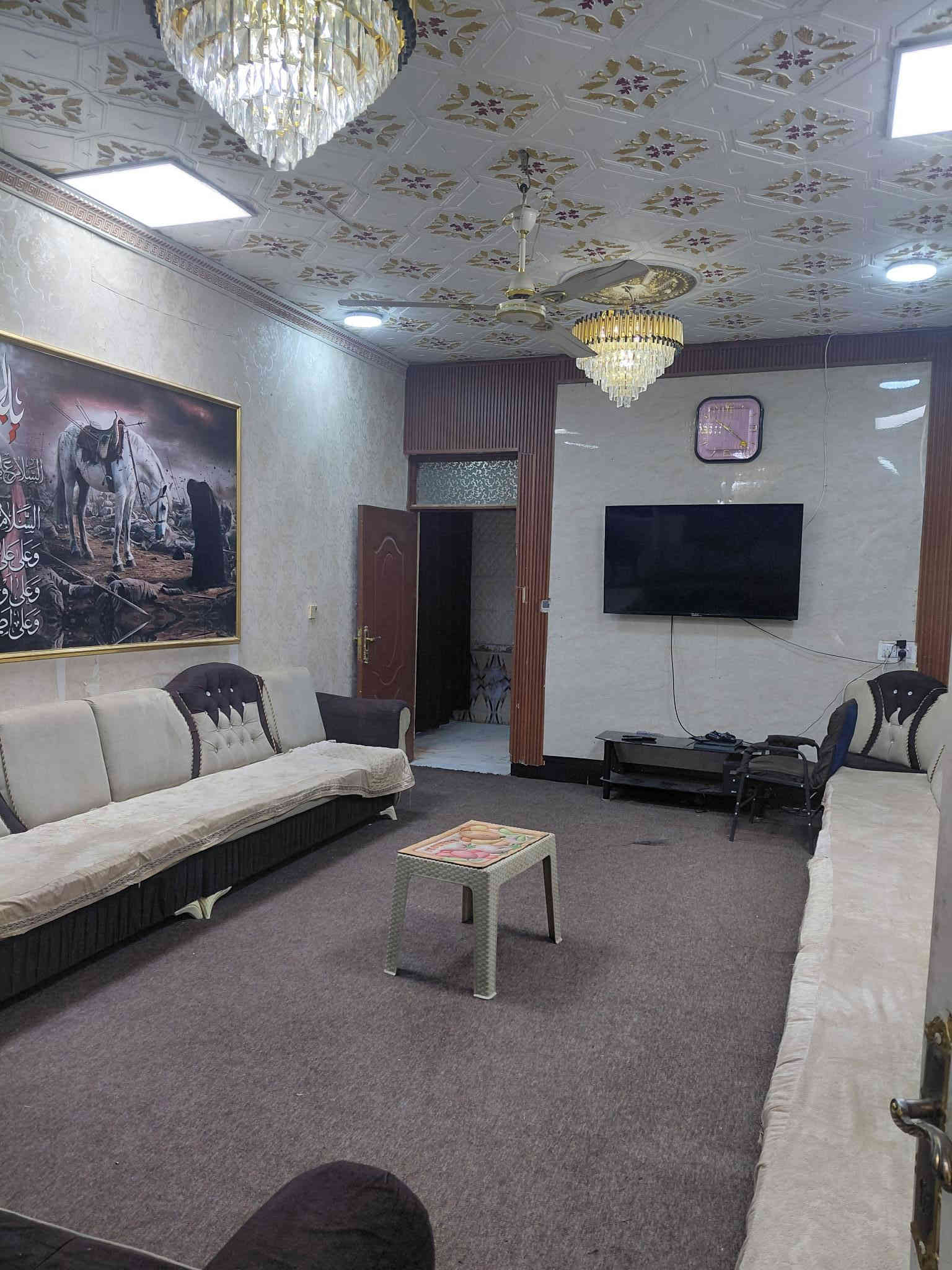 دار للبيع 145متر حي ميسان مقابيل جامعه الأمام الصادق خلف مطعم سيد عدنان الجديد على ساحه دولان 2متر مطلوب صندوق الاسكان 210الشهر السعر الكلي 185 قريب على الشارع تجاري ***********
الطابق الاول استقبال ومطبخ وصاله وحمام ومكشوفه 
الطابق الثاني 2غرفه وصاله وحمام وبيتونه
وغرفه بالطابق الثالث
