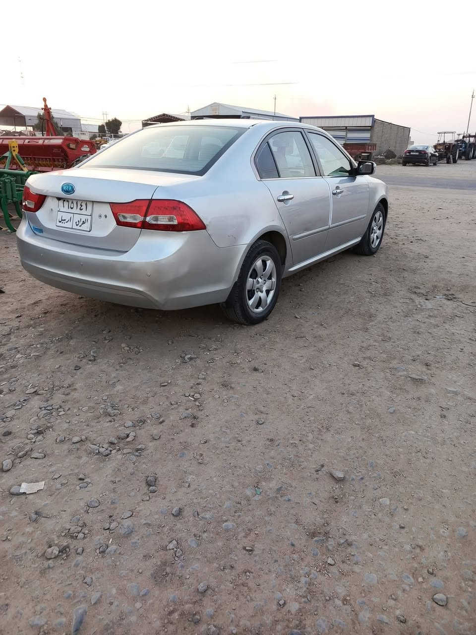 سلام عليكم للبيع موديل ٢٠٠٩ سياره جديده معنه الكلمه بيه بس قطعه وحده بس  لجاملق فقط والباقي كفاله للعنوان واسط الزبيديه  ***********
