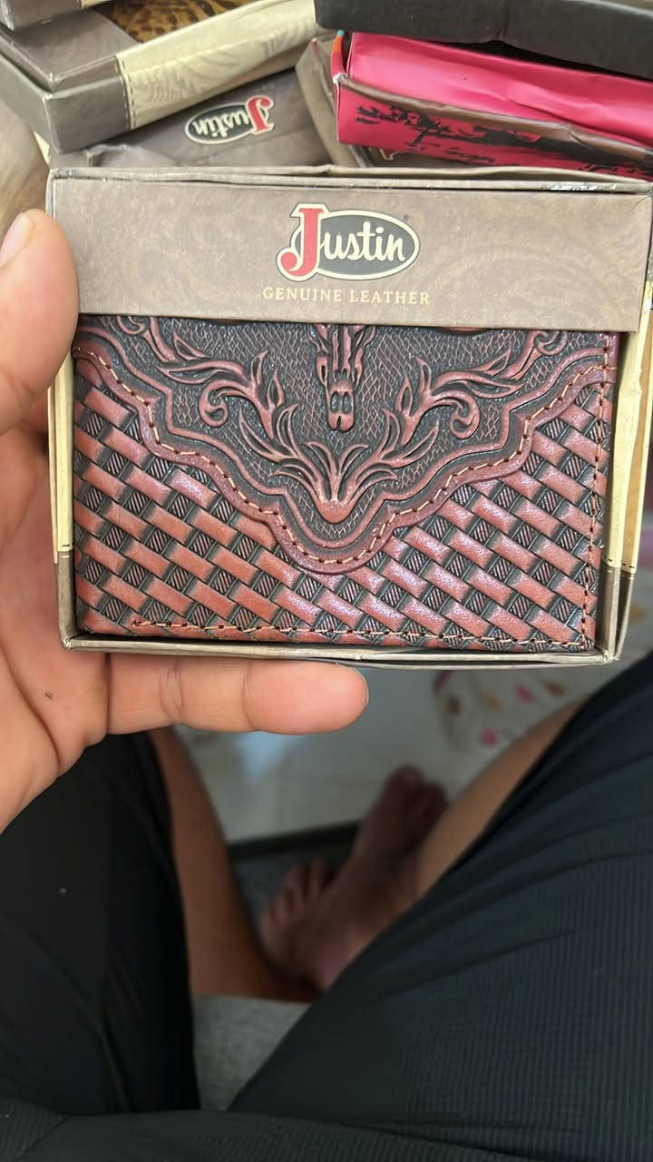 السلام عليكم محفضات جلد طبيعي اصلي متوفر أهوايه موديلات سعر القطعه ٧ واذا كميه عله خمسه الاف القطعه


**إذا كنت صاحب هذا الإعلان وتريد حذفه لأي سبب، رجاءا أرسل رسالة إلى الدعم الفني**