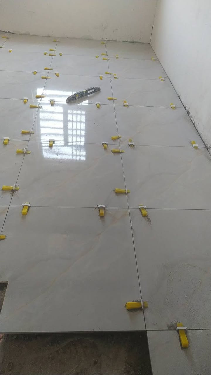 سلام عليكم ورحمه الله وبركاته خلفت سيراميك جداري ورضي وجميع نواع سيراميك شتغل داخل البصرة قطعي وعل متر وبل يوميه فقط داخل البصرة 
*********** البصرة, العراق
