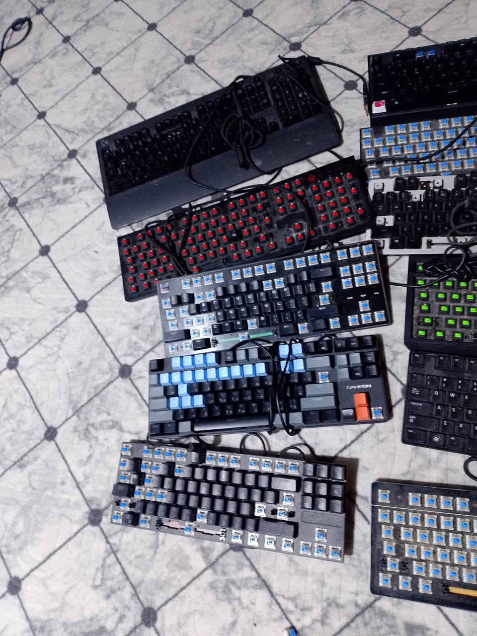⌨️ كيبوردات شلع للبيع
Redragon KALA K557 — (ميكانيكي)
Logitech G213 — 
Logitech G412 — 
Cameon Mechanical Keyboard — (ميكانيكي)
IMICE Mechanical Keyboard — (ميكانيكي)
SINGER Mechanical Keyboard — (ميكانيكي)
MK-X60 Mechanical Keyboard — (ميكانيكي)
Co-VipEr-X-K Mechanical Keyboard — (ميكانيكي)
HSa-Loo1K Mechanical Keyboard — (ميكانيكي)
Razer Mechanical Keyboard — (ميكانيكي / مكسور قاعده usp )
Standard Wired Office Keyboard —
 موجود كي كابس بحدود 70/60 اخليهن ويه غراض وانت رتبلك. كيبورد
🔹 الحالة: شغّالات كلهن ما عدا كيبورد Razer
💰 السعر: 30 ألف كلهن
📍 الموقع: البصرة
📞 رقم الهاتف: ***********
اقبل ادمن
