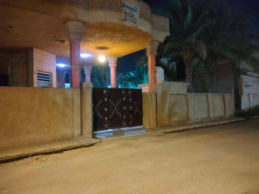 يا جبار  يا كريم
السلام عليكم .
عقار للبيع/  ركن موقع مميز 🔥🏠🏠

 نوع العقار/ طابو صرف 
مع أربعة محلات وشقه 
الموقع /مقابل أعداديه الزببديه للبنات
 البناء مسلح جاهز للسكن  المساحه 465 م
ويصلح أن يكون معهد او روضه  للتواصل والاستفسار 
***********
***********
