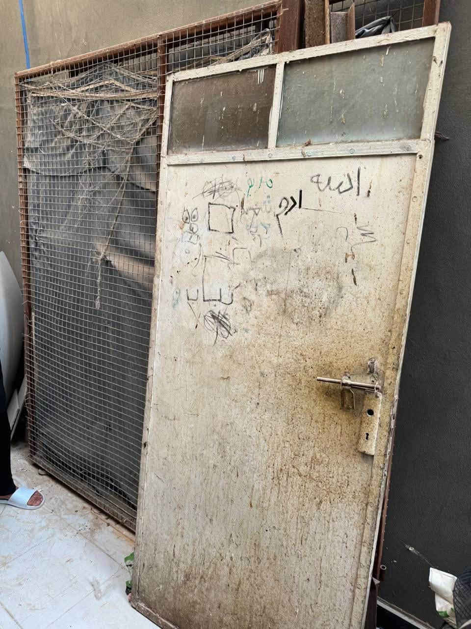 سلام عليكم
5بيبان للبيع 
باب منزل العرض2متر و40 الطول 2
والباقي كدامكًم بصور وكلهن اثكال عوزهن بس صبغ وجدد 
مكاني نجف 
الرقم ***********
بي وتساب لو تحب تتصل
