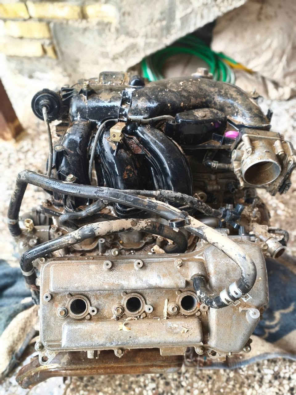 السلام عليكم ورحمة الله وبركاته يوجد محرك هايلوكس فور ويل V6 كلشي شغال حساسات بس بي ٣ فطور بلشه كامل مكاني بابل كفل قرب الأمام زيد أبن علي ع السلام شراي اتصل ***********
