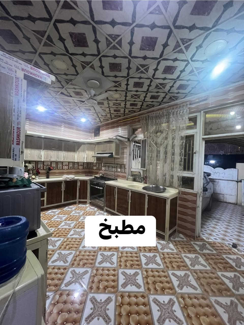 بيت شوخيرات ٢٠٠ متر بناء جديد حديث 

قاطين دبل فاليوم غرفتين جوه صاله مطبخ ستقبال 

كراج سياره جبير ونفس الجوه فوك هم غرفتين صاله 

صحيات طابو صرف وجه ع ساحه قريب ع اسواق ام 

البنين *********** تصوير وجه البيت ومقطع فيدو 

كامل خاص
