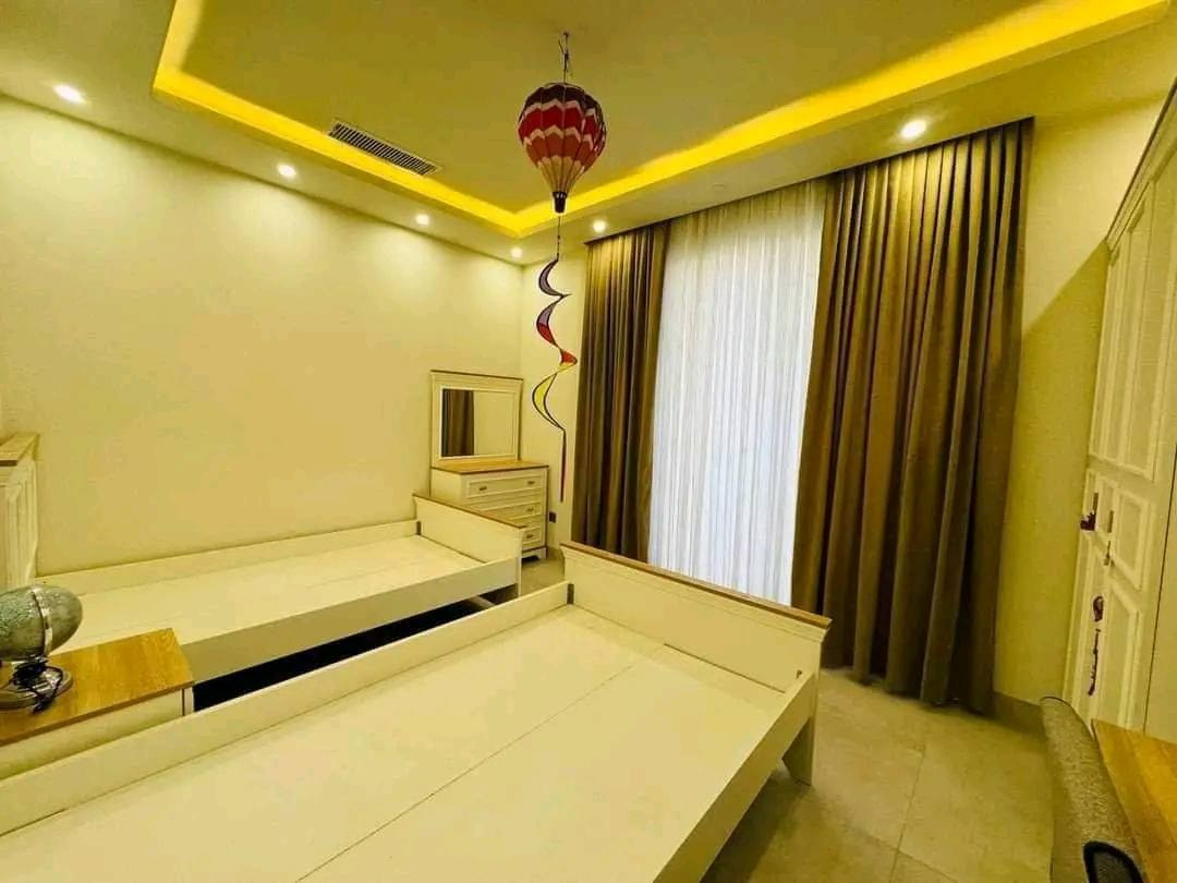 بۆ فرۆشتن ـــــــــــــــــــــ  للبیع***********
رابرین بەری متار  ـــــــــــ حي رابرین السلیمانية
100 م رۆکن + 150 م باخجە  ـــــــ  100م رکن + 150 م حدیقه
میۆان ـ مەتبخ ـ هول  ــــــــــــــ استقبال ـ مطبخ ـ هول
4 نۆستن ـ مشتەملات ــــــ 4 غرف نوم ـ صحیات
                 تلفون ـ واتساب ـ
