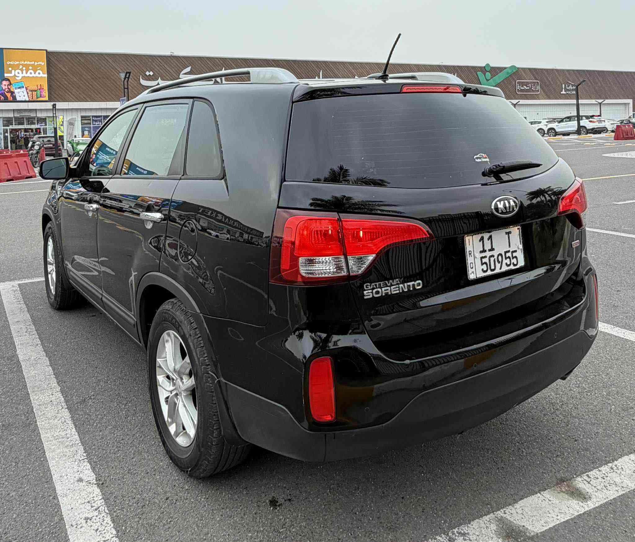 سلام عليكم للبيع او المراوس Kia sorento موديل 2015 
السياره 7 راكب
تحكم ستيرن 
تدفئه مقاعد اماميه
شاشه كامره 
حساس امامي خلفي 
بردات خلفيه بلاد
السياره مكفوله دواخل  صبغ صفحه وبنيد 
رقم بغداد سنويه وهزه ورقم كله جديد 
ماشيه ٩٨ جديده السياره ترايها كلش حلو 
السعر ١٣٧ بيه مجال 
مكان السياره حي الحسين 
الا ستفسار الاتصال *********** بغداد, العراق
