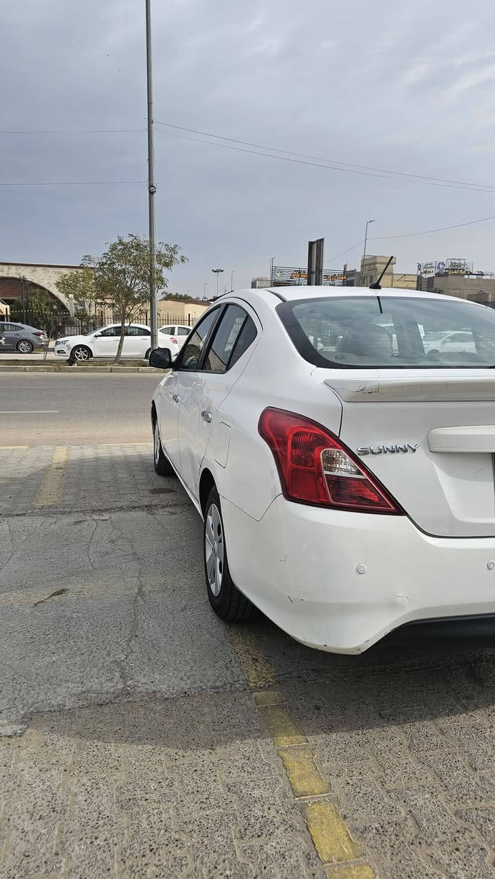 السلام عليكم
نيسان صني هندي موديل 2018
رقم اربيل شركة فيصل عزيز
ماشيه 190 الف كيلو 
مواصفاتها معروفة لكن اكثر ما يميزها صرفها القليل و الممتاز للبانزين وتبريدها الثلج 
بيها بوارد والباب بيه ضربة ما معدلة 
وضربة معدلة بارد بالجنطة
السيارة ع ايدي مداريها دهن زين وبانزين محسن  
السعر 100 وبيه مجال
مكاني النجف
تفاصيل اكثر واتس (***********)
